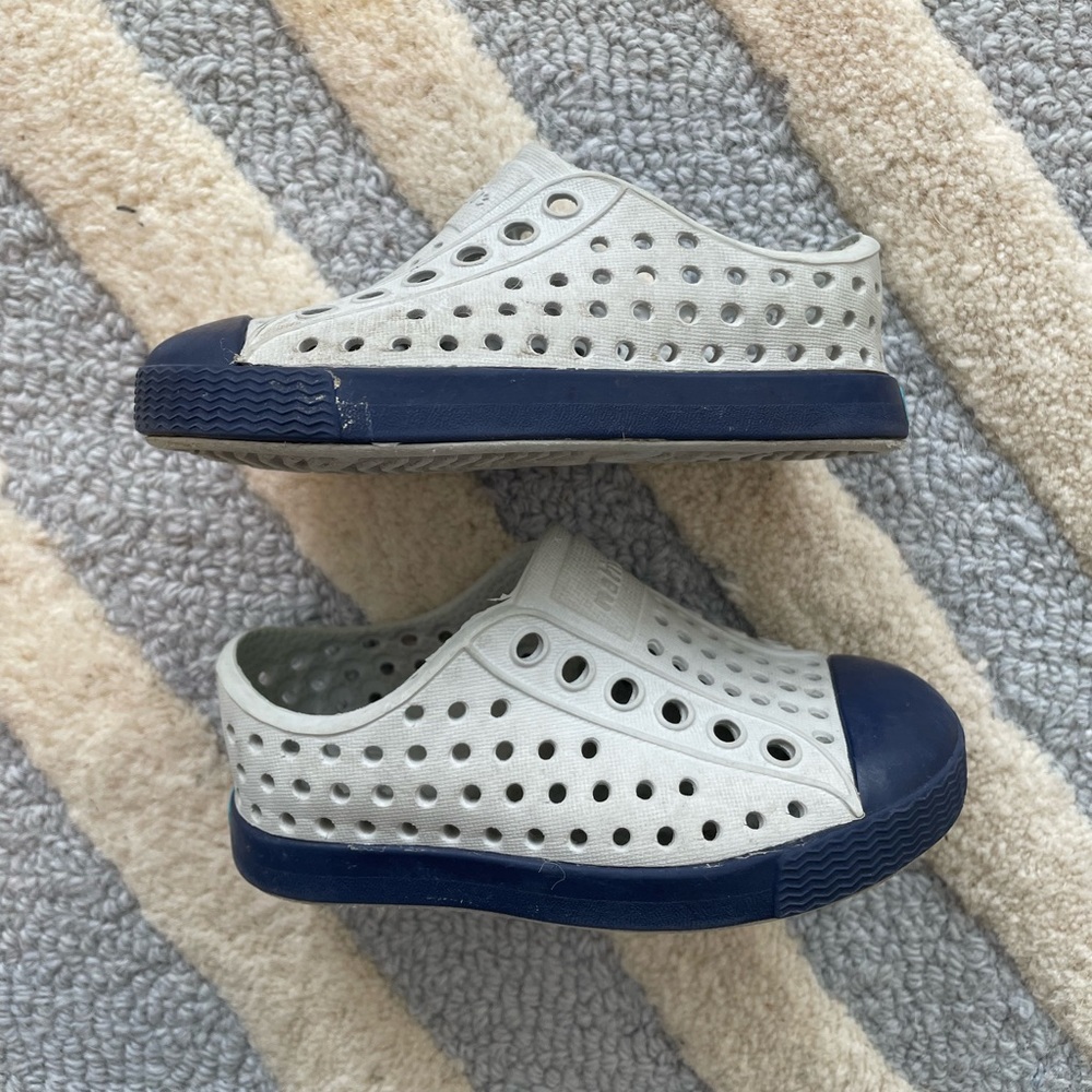Native Jefferson shoes- gray and navy. Size 4 baby/Toddler
